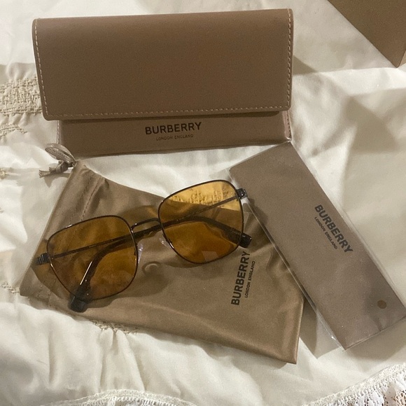 NIB Burberry Yellow Lens, Metal frame Sunglasses - Picture 1 of 5